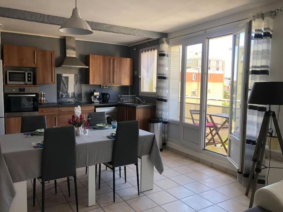 Appartement Balcon, Place De Parking, Centre Ville Βαλένς Εξωτερικό φωτογραφία