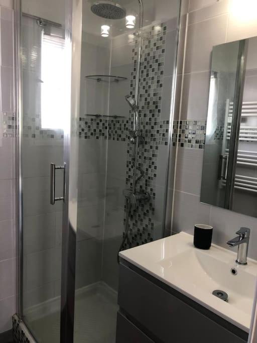 Appartement Balcon, Place De Parking, Centre Ville Βαλένς Εξωτερικό φωτογραφία