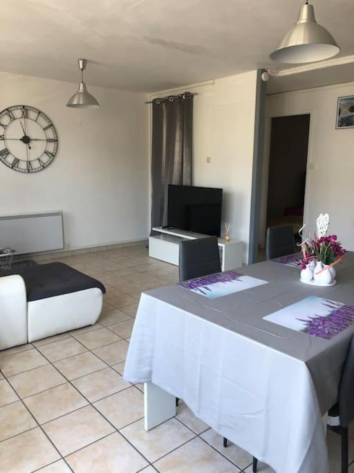 Appartement Balcon, Place De Parking, Centre Ville Βαλένς Εξωτερικό φωτογραφία