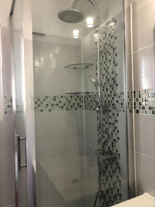 Appartement Balcon, Place De Parking, Centre Ville Βαλένς Εξωτερικό φωτογραφία
