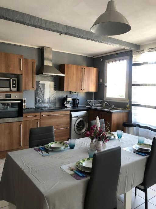 Appartement Balcon, Place De Parking, Centre Ville Βαλένς Εξωτερικό φωτογραφία