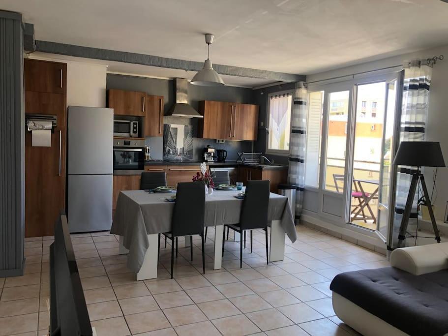Appartement Balcon, Place De Parking, Centre Ville Βαλένς Εξωτερικό φωτογραφία